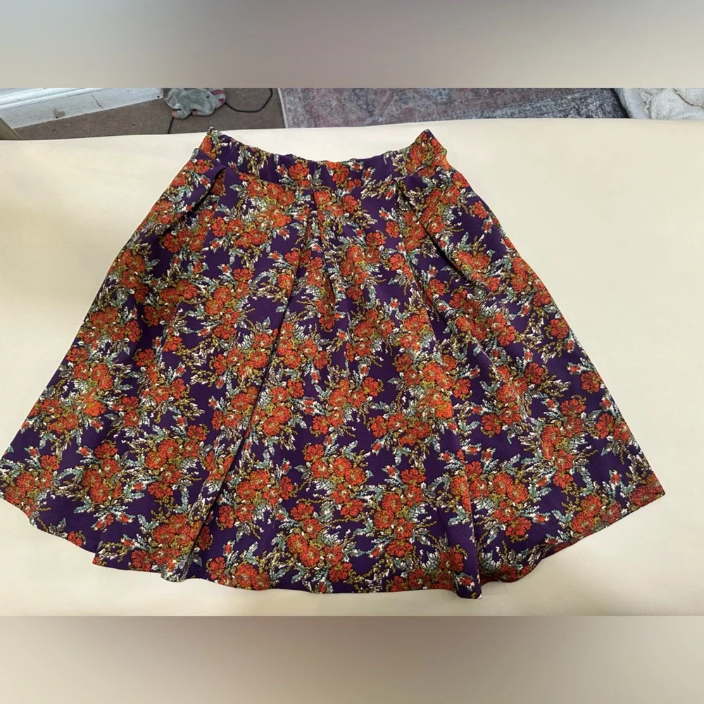 Lularoe medium floral pleated a line pull on midi skirt excellent condition